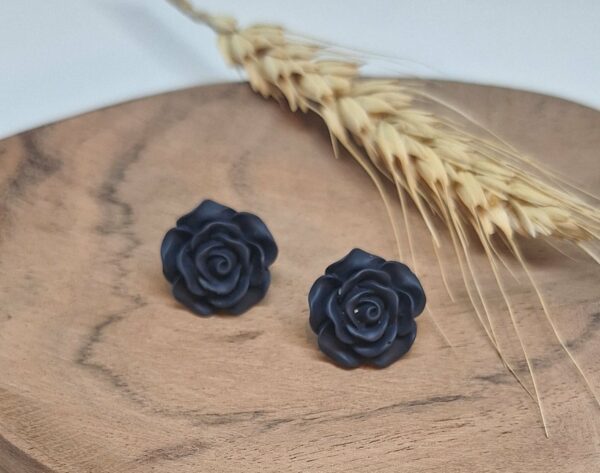 Rose m